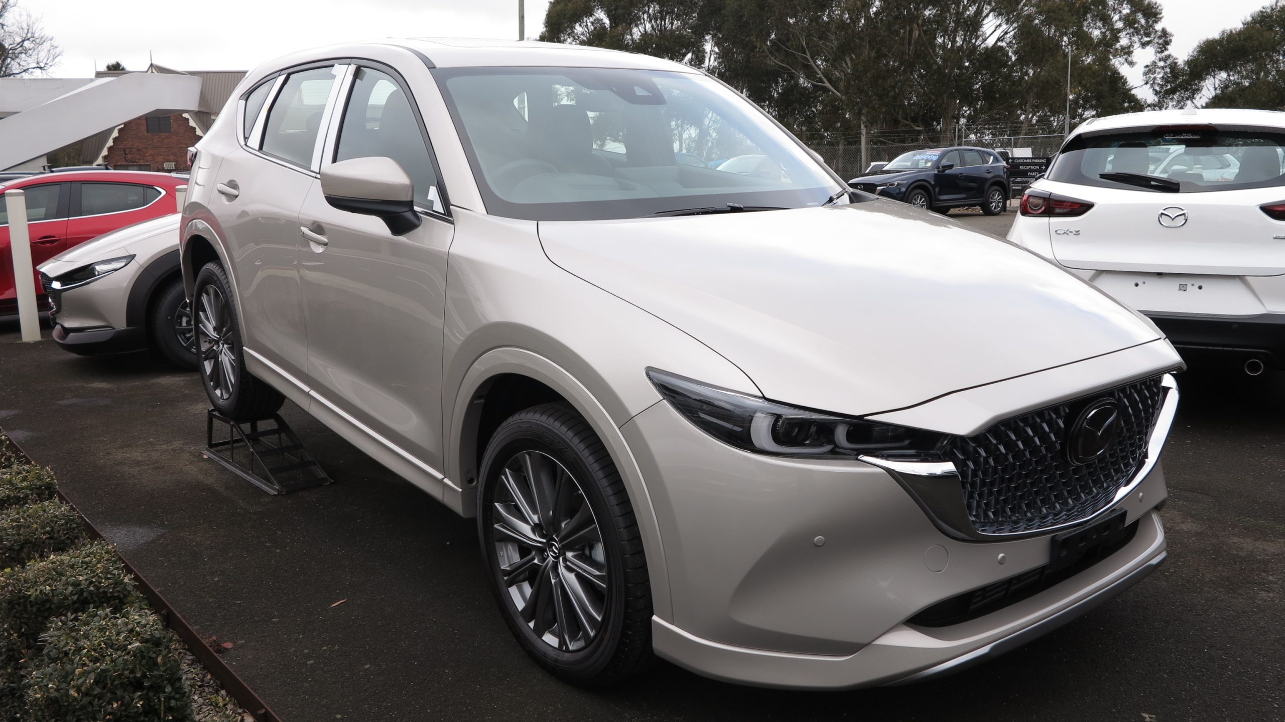 2026 Mazda CX-5 G35 Akera Wagon 5dr SKYACTIV-Drive 6sp i-ACTIV AWD 2.5T - Image 4