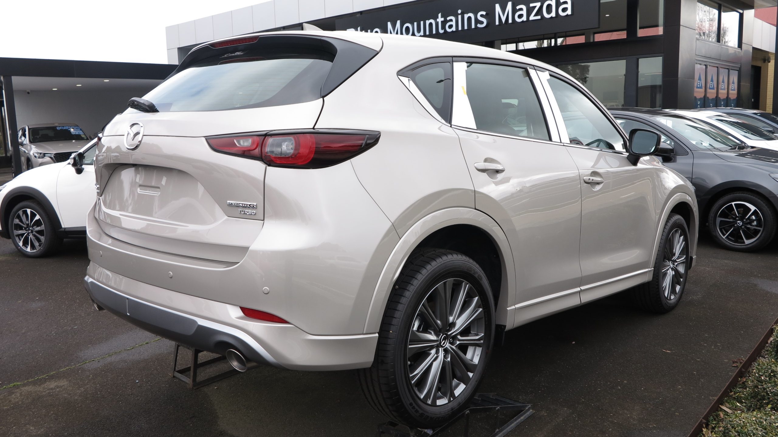 2026 Mazda CX-5 G35 Akera Wagon 5dr SKYACTIV-Drive 6sp i-ACTIV AWD 2.5T - Image 2