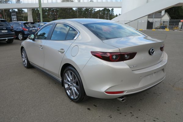 2025 Mazda 3 G20 Evolve Sedan SKYACTIV-Drive 6sp 2.0i - Image 5