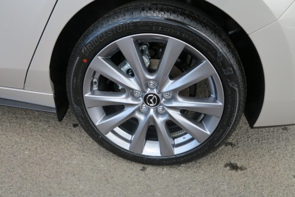 2025 Mazda 3 G20 Evolve Sedan SKYACTIV-Drive 6sp 2.0i - Image 6