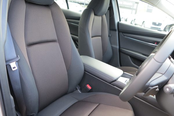 2025 Mazda 3 G20 Evolve Sedan SKYACTIV-Drive 6sp 2.0i - Image 7