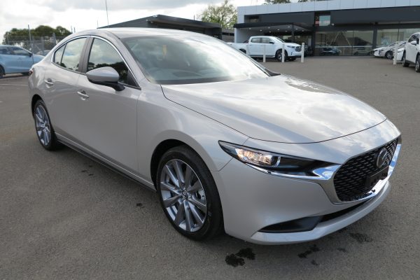 2025 Mazda 3 G20 Evolve Sedan SKYACTIV-Drive 6sp 2.0i - Image 4