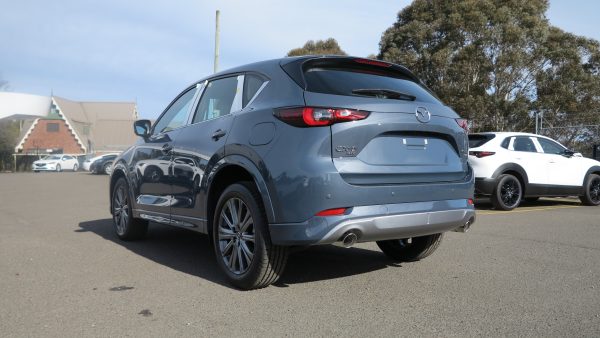 2025 Mazda CX-5 G35 Akera Wagon SKYACTIV-Drive 6sp i-ACTIV AWD 2.5T - Image 5