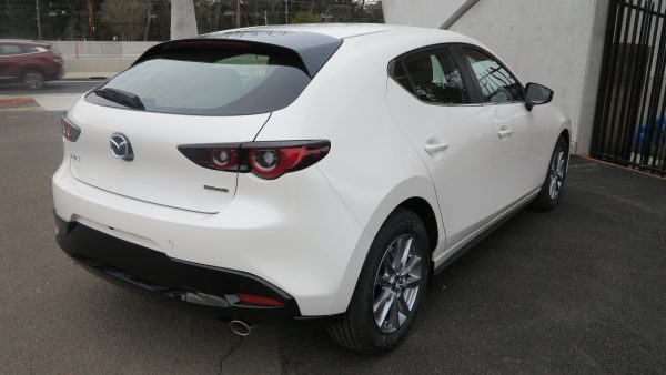2025 Mazda 3 G20 Pure Hatchback SKYACTIV-Drive 6sp 2.0i - Image 2