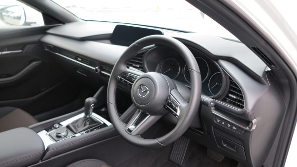 2025 Mazda 3 G20 Pure Hatchback SKYACTIV-Drive 6sp 2.0i - Image 3
