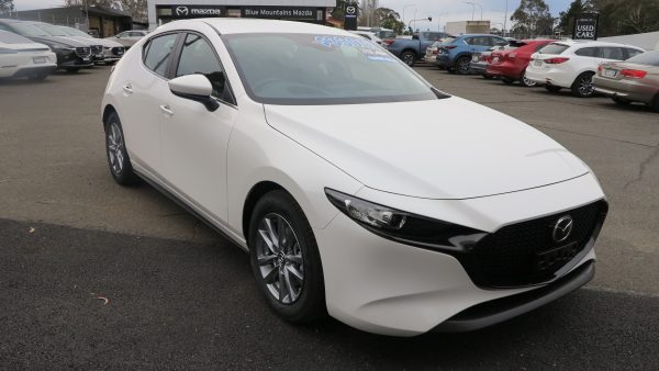 2025 Mazda 3 G20 Pure Hatchback SKYACTIV-Drive 6sp 2.0i - Image 4