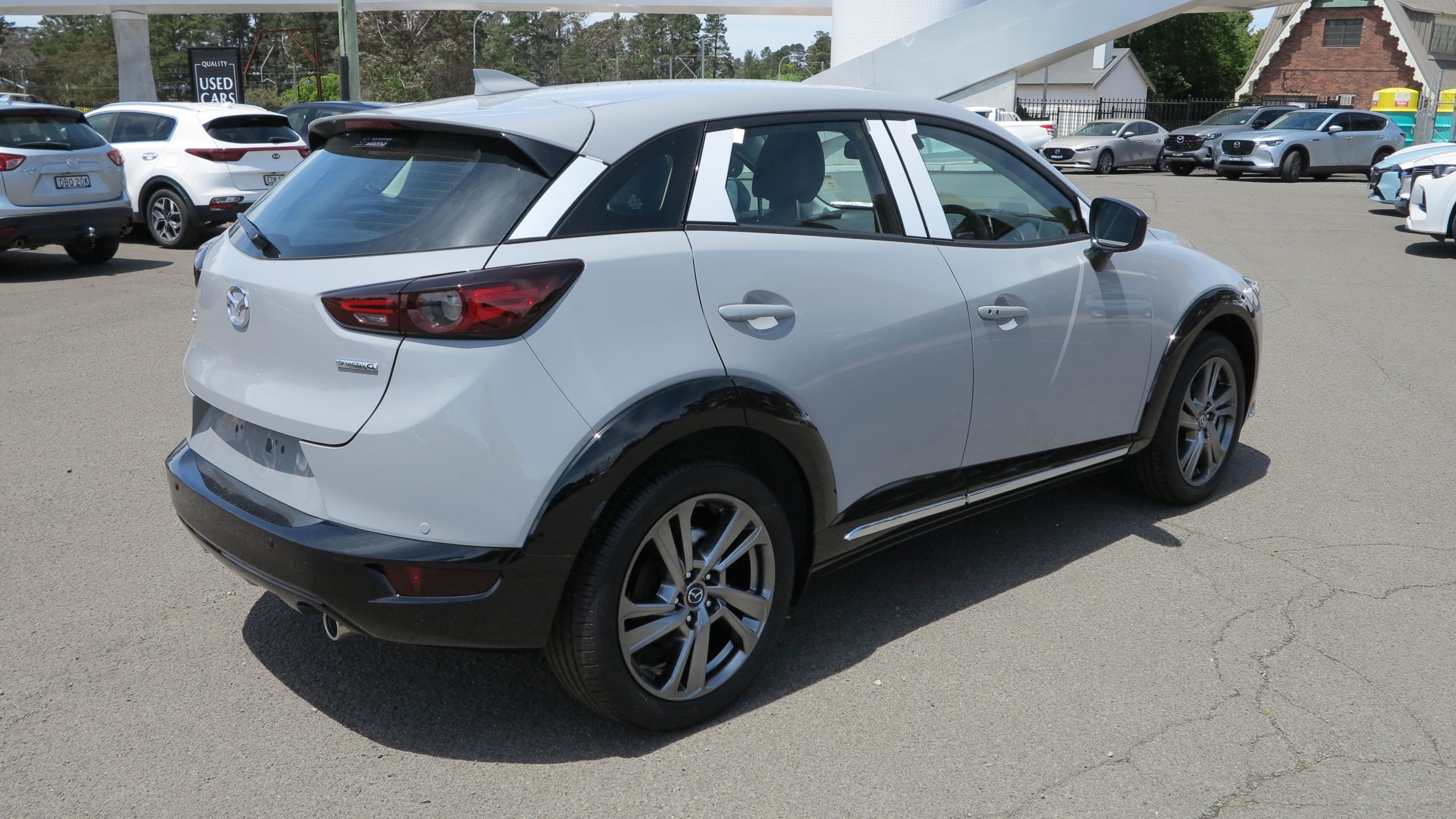 2025 Mazda CX-3 G20 Akari Wagon SKYACTIV-Drive 6sp FWD 2.0i - Image 2